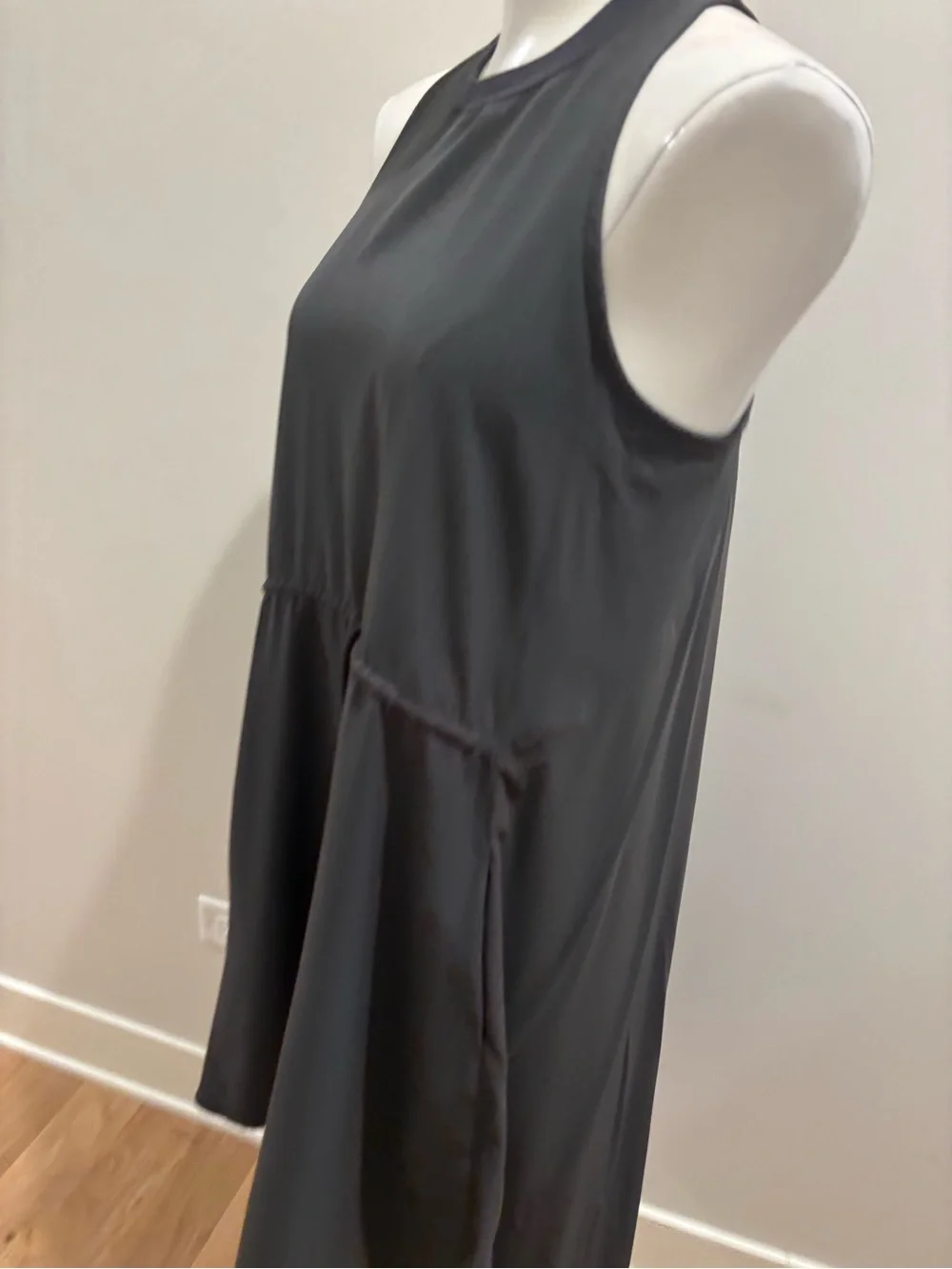 Lululemon Mesh Overlay High-Neck Dress ~ Sz 8 ~ Graphite Gray